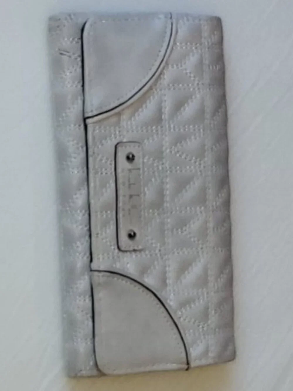 Nicole Miller New York Wallet Quilted Ivory Trifold Zipper Compartment Neutral